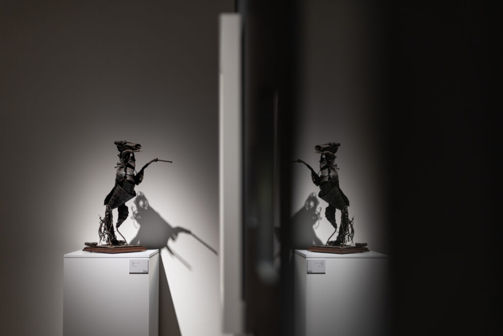 Victor Diacono sculptor horse in dark room